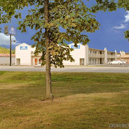 Econo Lodge Metropolis Luaran gambar
