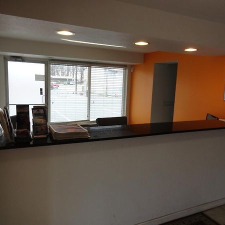 Econo Lodge Metropolis Luaran gambar