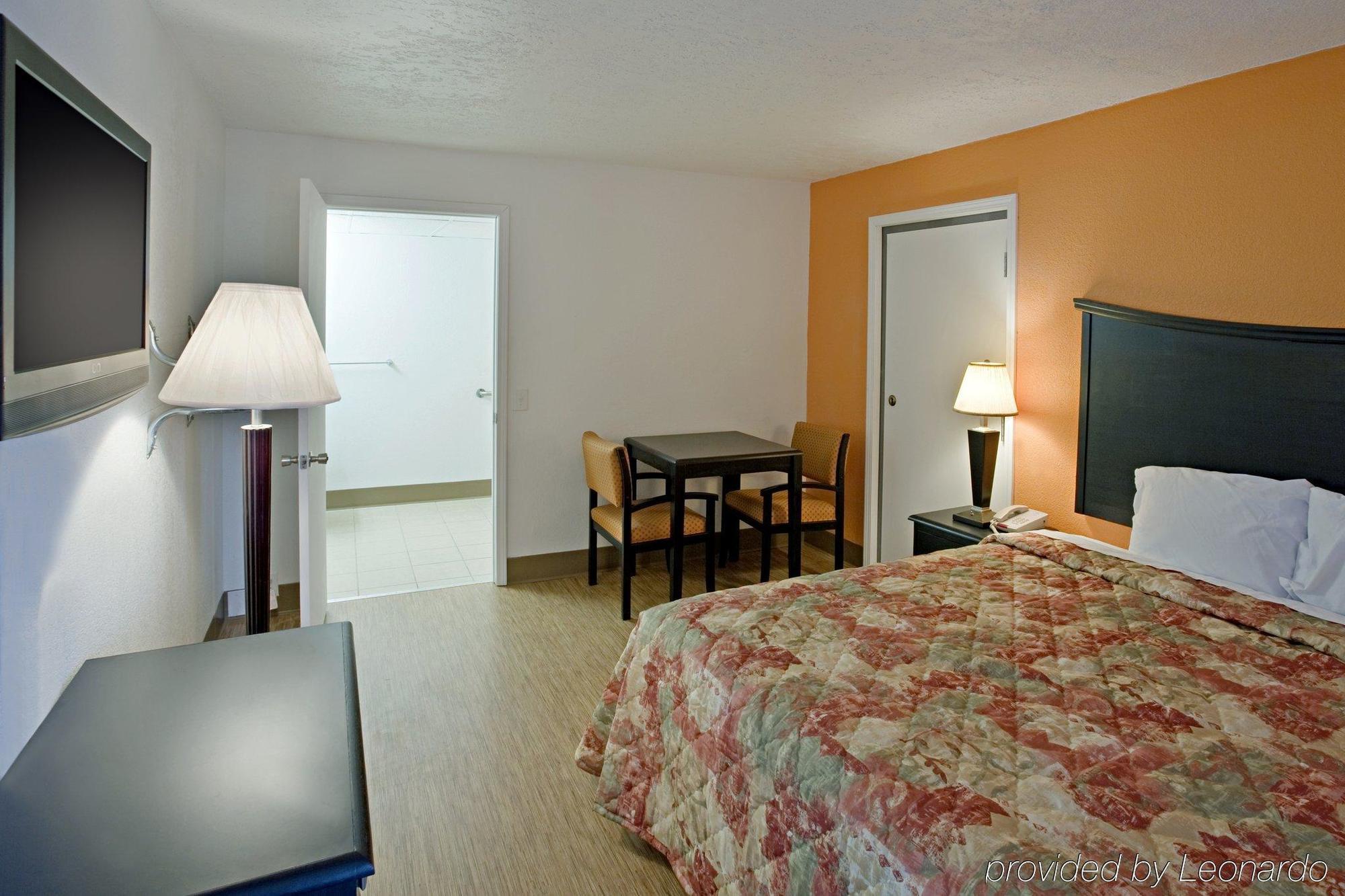 Econo Lodge Metropolis Bilik gambar