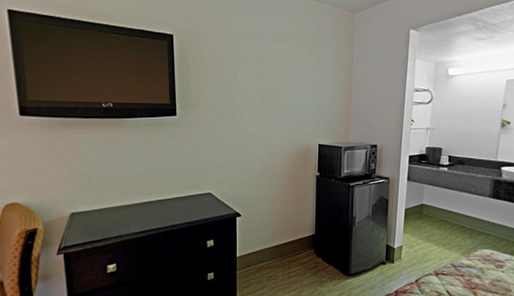 Econo Lodge Metropolis Bilik gambar