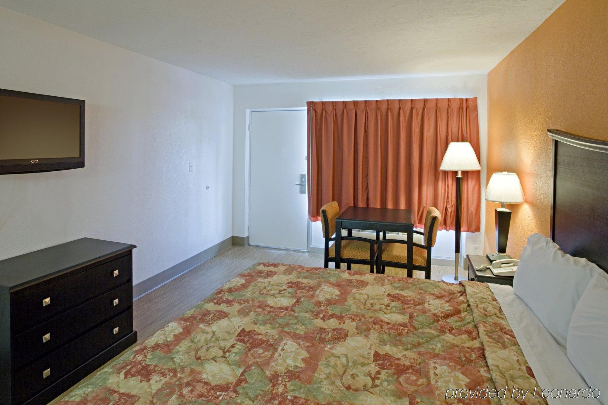 Econo Lodge Metropolis Bilik gambar