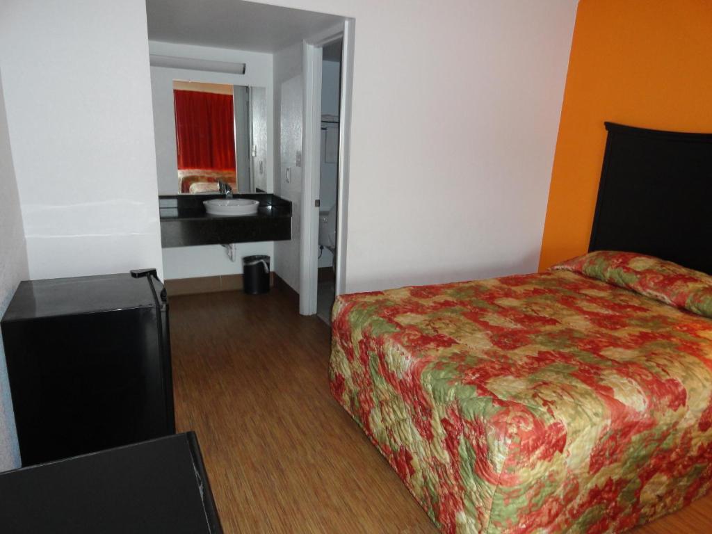 Econo Lodge Metropolis Bilik gambar