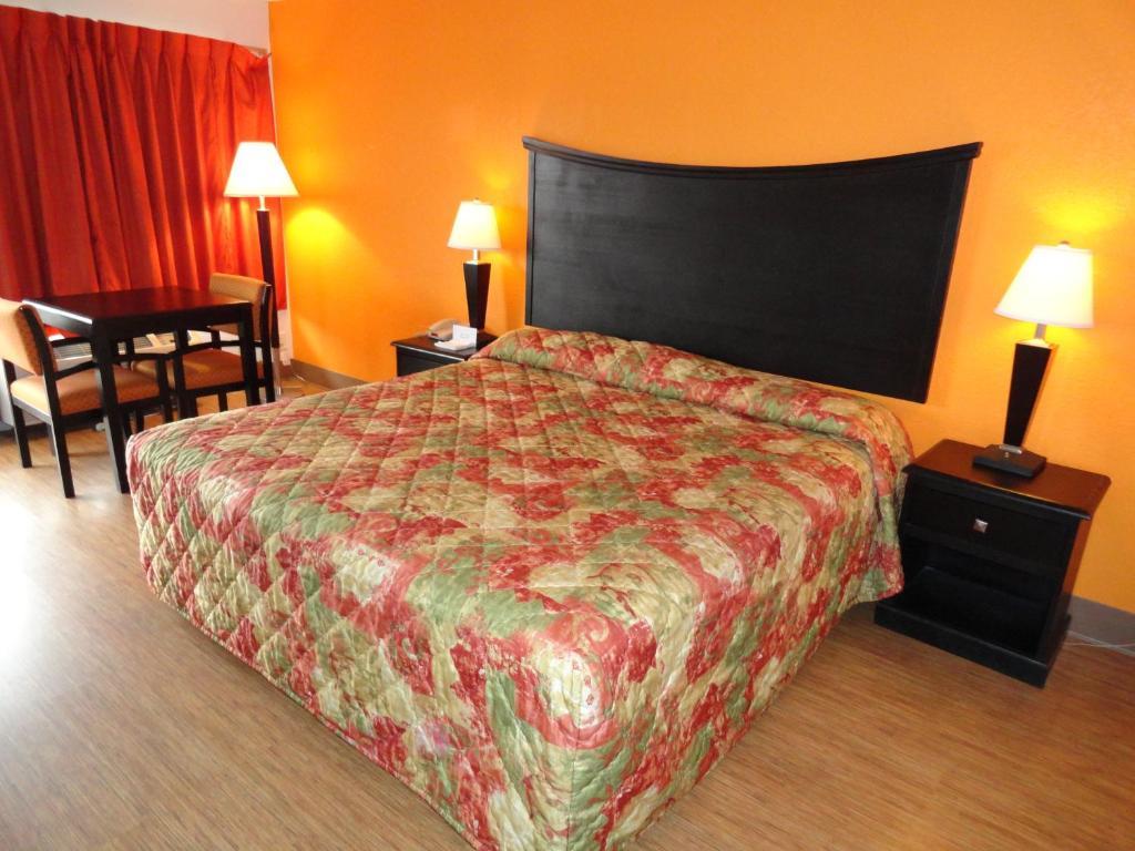 Econo Lodge Metropolis Bilik gambar